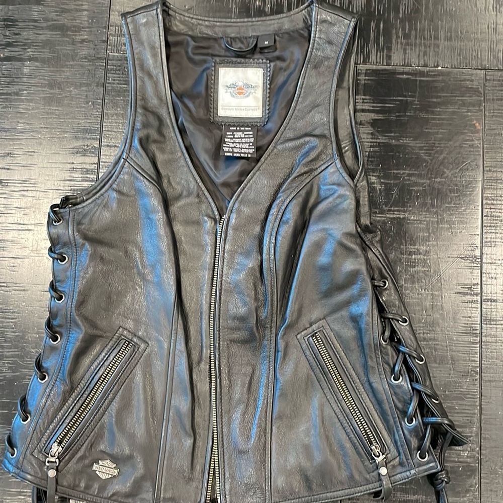 Women’s Harley Davidson leather vest in excellent condition